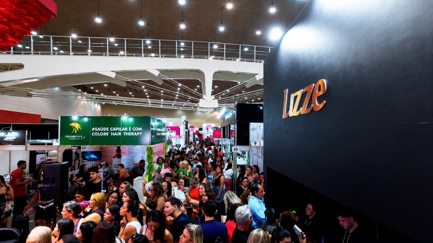 Corredor com estande Lizze na Feira Regional da Beleza