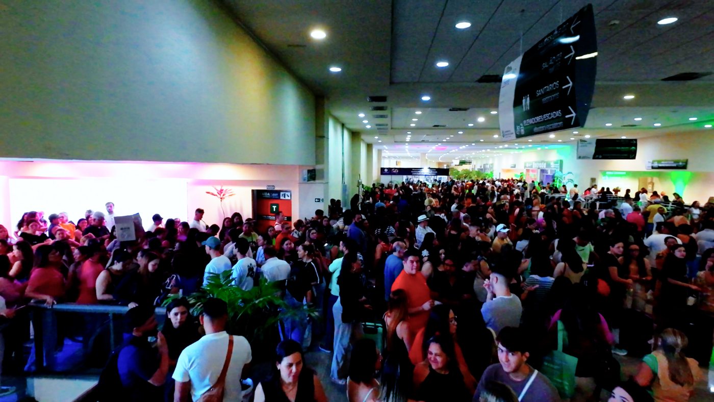 Público lotado na entrada da Feira Regional da Beleza